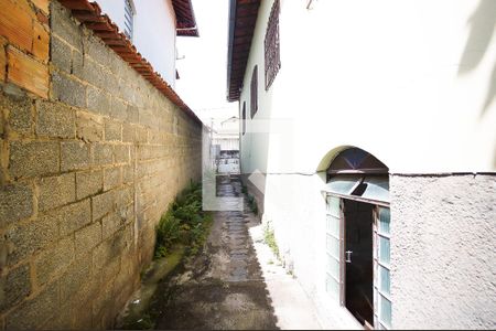 Casa à venda com 200m², 4 quartos e 2 vagas Casa à venda com 200m², 4 quartos e 2 vagasCorredor Lateral