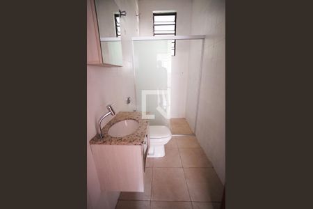 Casa à venda com 200m², 4 quartos e 2 vagas Casa à venda com 200m², 4 quartos e 2 vagasBanheiro