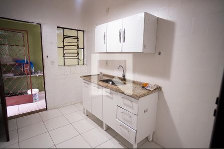 Casa à venda com 200m², 4 quartos e 2 vagas Casa à venda com 200m², 4 quartos e 2 vagasCozinha