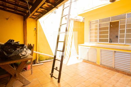 Casa à venda com 75m², 3 quartos e 2 vagasÁrea - Churrasqueira
