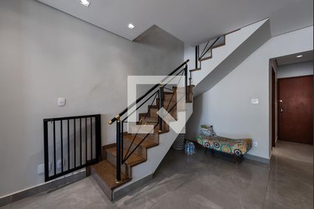 Detalhe escada de apartamento para alugar com 3 quartos, 342m² em Campo Grande, Santos
