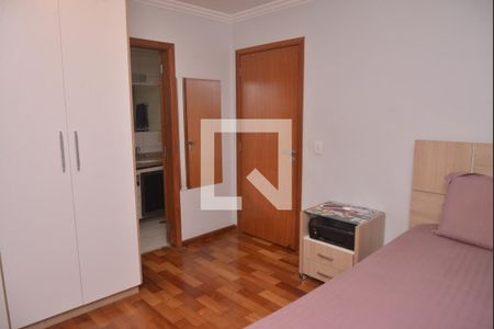Casa à venda com 250m², 4 quartos e 4 vagasDetalhe Suite 2