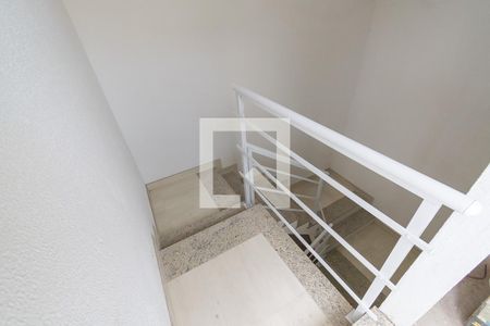 Apartamento para alugar com 30m², 1 quarto e sem vaga Apartamento para alugar com 30m², 1 quarto e sem vagaÁrea comum - Escadas
