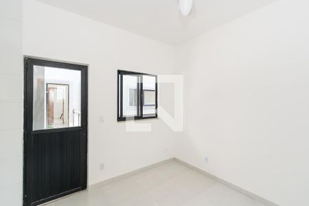 Sala de apartamento para alugar com 1 quarto, 30m² em Olaria, Rio de Janeiro
