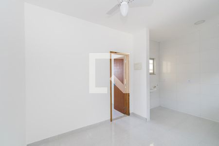 Sala de apartamento para alugar com 1 quarto, 30m² em Olaria, Rio de Janeiro