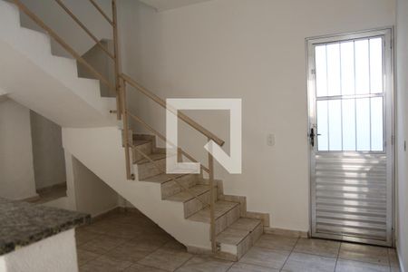 Sala de casa de condomínio para alugar com 2 quartos, 50m² em Vila Zelina, São Paulo