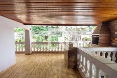 Casa à venda com 520m², 5 quartos e 2 vagas Casa à venda com 520m², 5 quartos e 2 vagasArea externa