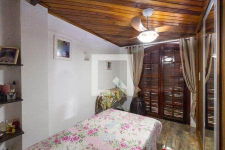 Casa à venda com 520m², 5 quartos e 2 vagas Casa à venda com 520m², 5 quartos e 2 vagasQuarto