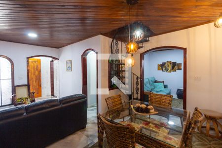 Casa à venda com 520m², 5 quartos e 2 vagas Casa à venda com 520m², 5 quartos e 2 vagasSala