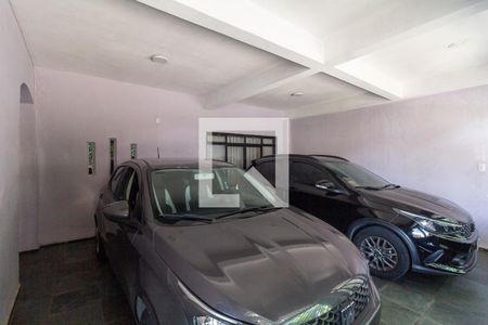 Casa à venda com 520m², 5 quartos e 2 vagas Casa à venda com 520m², 5 quartos e 2 vagasGaragem