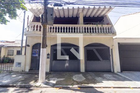 Casa à venda com 520m², 5 quartos e 2 vagas Casa à venda com 520m², 5 quartos e 2 vagasFachada