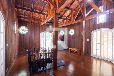 Casa à venda com 520m², 5 quartos e 2 vagas Casa à venda com 520m², 5 quartos e 2 vagasSala