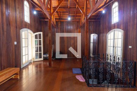 Casa à venda com 520m², 5 quartos e 2 vagas Casa à venda com 520m², 5 quartos e 2 vagasSala