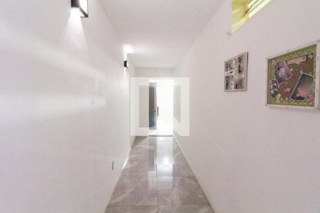 Casa à venda com 520m², 5 quartos e 2 vagas Casa à venda com 520m², 5 quartos e 2 vagasCorredor