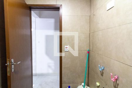 Casa à venda com 520m², 5 quartos e 2 vagas Casa à venda com 520m², 5 quartos e 2 vagasBanheiro