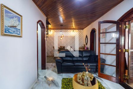 Casa à venda com 520m², 5 quartos e 2 vagas Casa à venda com 520m², 5 quartos e 2 vagasSala