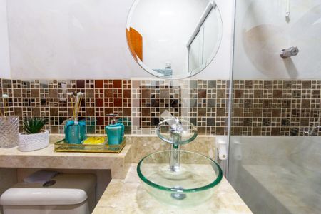 Casa à venda com 520m², 5 quartos e 2 vagas Casa à venda com 520m², 5 quartos e 2 vagasBANHEIRO