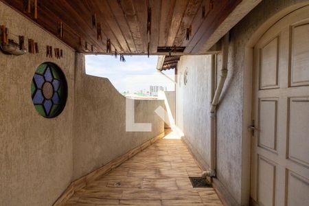 Casa à venda com 520m², 5 quartos e 2 vagas Casa à venda com 520m², 5 quartos e 2 vagasArea externa