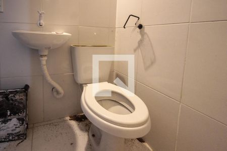 Banheiro de casa para alugar com 1 quarto, 25m² em Jardim Novo Carrão, São Paulo
