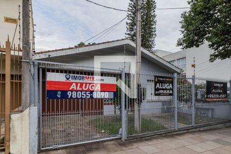 Casa para alugar com 219m², 3 quartos e 5 vagasFachada