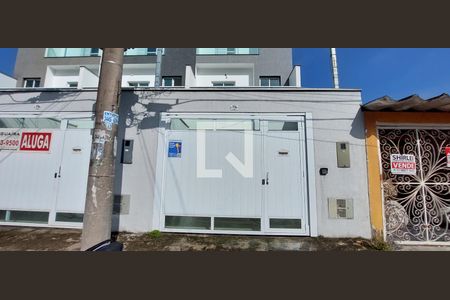 Casa à venda com 163m², 3 quartos e 6 vagas Casa à venda com 163m², 3 quartos e 6 vagasFachada