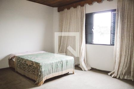 Casa à venda com 300m², 3 quartos e 3 vagas Casa à venda com 300m², 3 quartos e 3 vagasQuarto 3