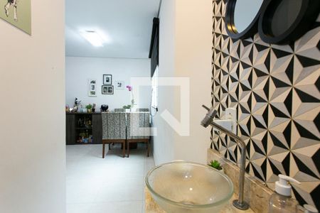 Casa de condomínio à venda com 120m², 2 quartos e 2 vagasLavabo