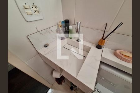 Casa à venda com 210m², 3 quartos e 2 vagas Casa à venda com 210m², 3 quartos e 2 vagasBanheiro