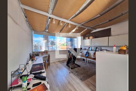 Casa à venda com 210m², 3 quartos e 2 vagas Casa à venda com 210m², 3 quartos e 2 vagasSotão