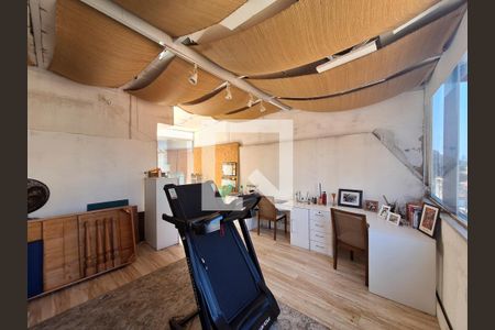 Casa à venda com 210m², 3 quartos e 2 vagas Casa à venda com 210m², 3 quartos e 2 vagasSotão