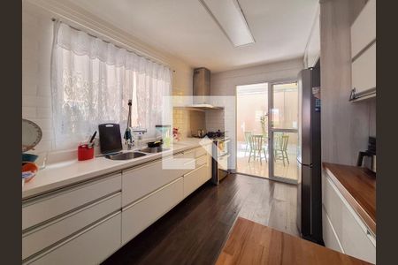 Casa à venda com 210m², 3 quartos e 2 vagas Casa à venda com 210m², 3 quartos e 2 vagasCozinha