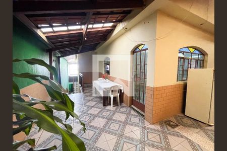 Casa à venda com 360m², 4 quartos e 2 vagaslateral do imovel