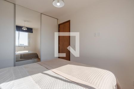 Quarto 1 de apartamento para alugar com 2 quartos, 58m² em Petrópolis, Porto Alegre