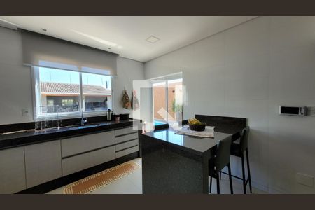 Casa à venda com 400m², 3 quartos e 2 vagas Casa à venda com 400m², 3 quartos e 2 vagasCozinha
