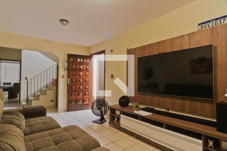 Sala de casa à venda com 3 quartos, 216m² em Parque Maria Domitila, São Paulo