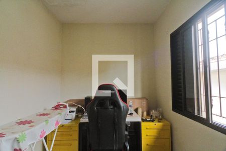 Casa à venda com 216m², 3 quartos e 2 vagasQuarto 2