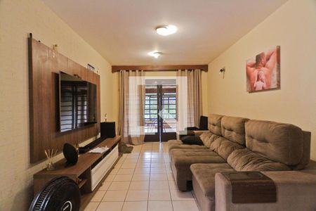 Sala de casa à venda com 3 quartos, 216m² em Parque Maria Domitila, São Paulo