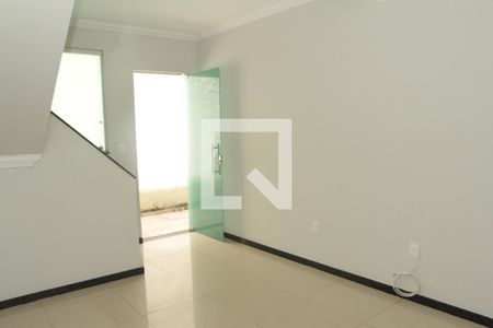 Sala  de casa à venda com 2 quartos, 65m² em Santa Monica, Belo Horizonte