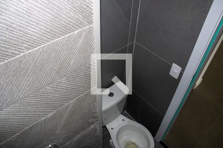 Banheiro de apartamento para alugar com 1 quarto, 35m² em Jacarepaguá, Rio de Janeiro