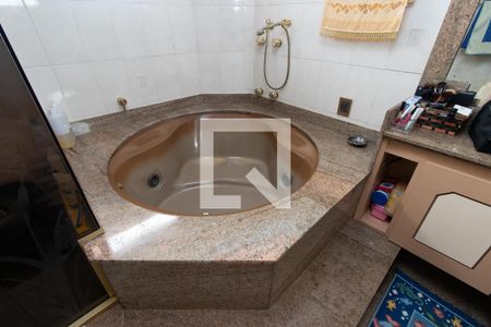 Apartamento à venda com 224m², 4 quartos e 4 vagasBanheiro da Suíte 1