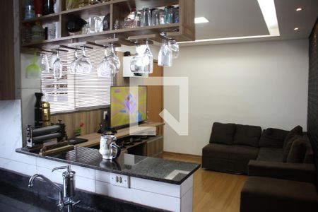Cozinha de apartamento para alugar com 2 quartos, 45m² em Califórnia, Contagem