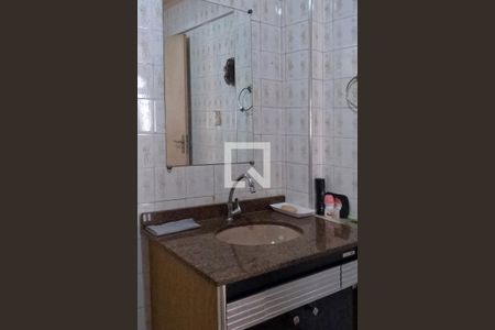 Banheiro de apartamento para alugar com 1 quarto, 56m² em Aparecida, Santos