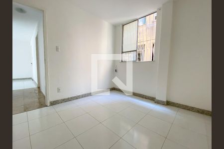 Quarto 2 de apartamento para alugar com 2 quartos, 58m² em Santa Rosa, Niterói