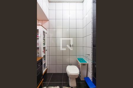 Casa à venda com 300m², 3 quartos e 2 vagasBanheiro 2