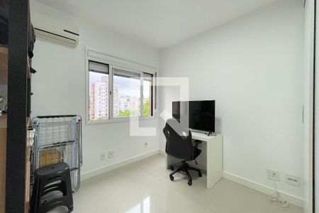 Quarto de apartamento para alugar com 2 quartos, 65m² em Passo da Areia, Porto Alegre