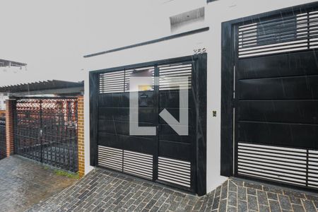 Casa à venda com 115m², 3 quartos e 2 vagas Casa à venda com 115m², 3 quartos e 2 vagasFachada