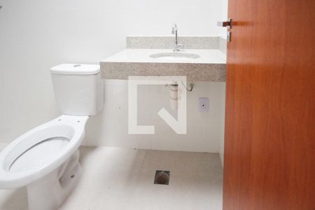 Casa à venda com 115m², 3 quartos e 2 vagas Casa à venda com 115m², 3 quartos e 2 vagasBanheiro da Suíte