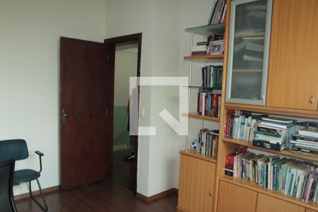 Casa à venda com 238m², 3 quartos e 3 vagasEscritório