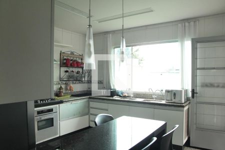 Casa à venda com 238m², 3 quartos e 3 vagasCozinha