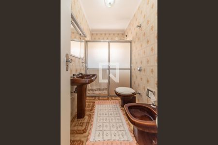 Casa à venda com 263m², 4 quartos e 3 vagasBanheiro da Suíte 2